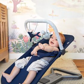 Thanh đồ chơi ghế rung Ergobaby Bouncer